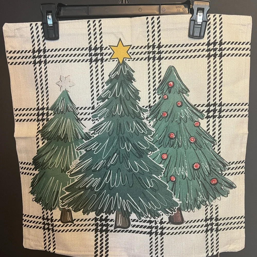 🎅🏻🧑‍🎄 Holiday Pillow Covers. NWOT